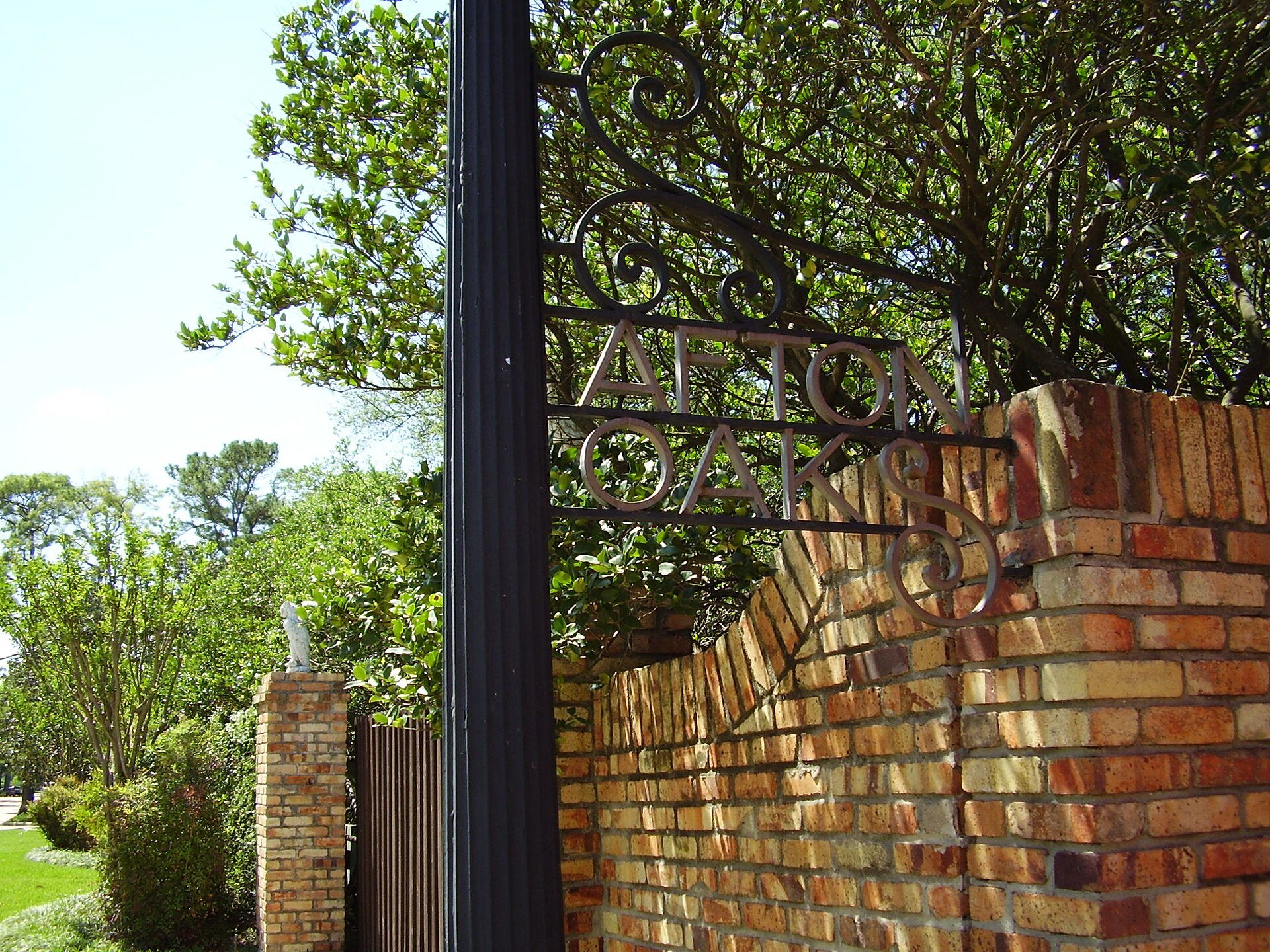 Landscaped entrance to Houston's Afton Oaks neighborhood
