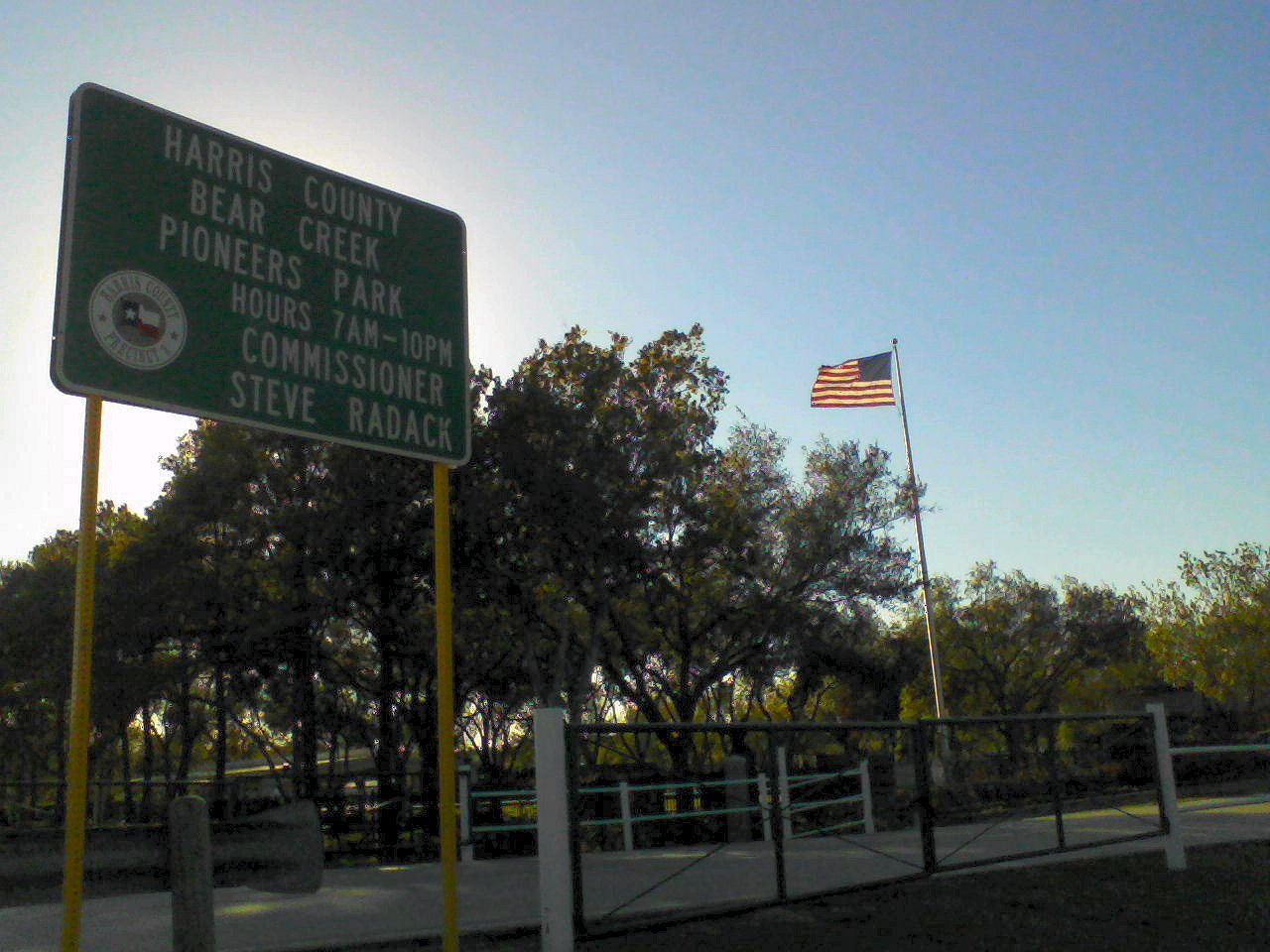 Tree-lined entrance to Bear Creek Pioneers Park