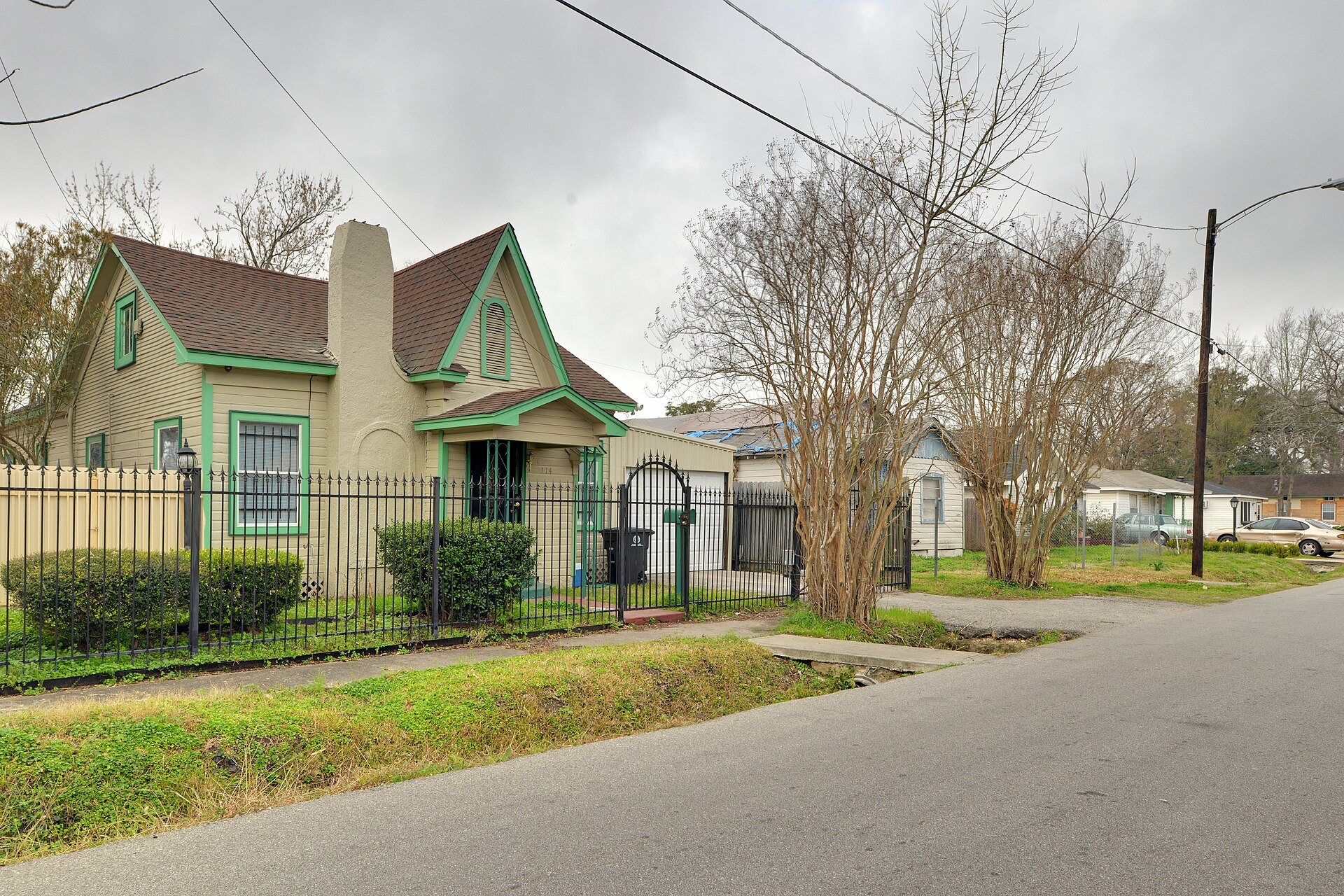 Historic streetscape on 34th Street in Independence Heights